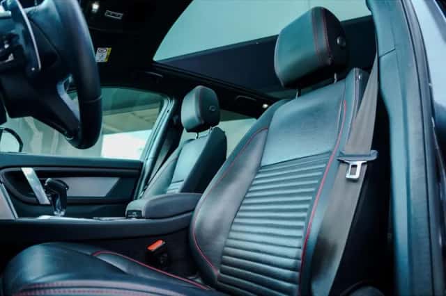 Land Rover Discovery Sport (2022) thumbnail 2