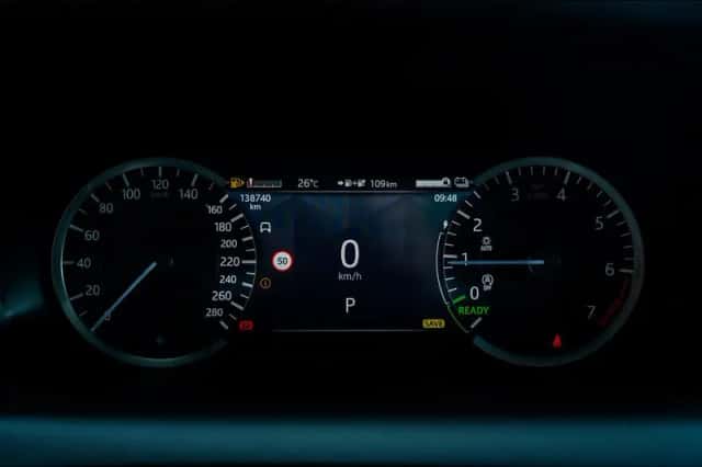 Land Rover Discovery Sport (2022) thumbnail 5