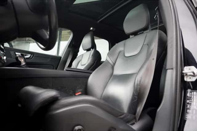 Volvo XC60 (2017) thumbnail 2