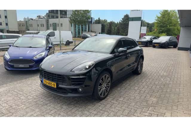 Porsche Macan (2017) thumbnail 2