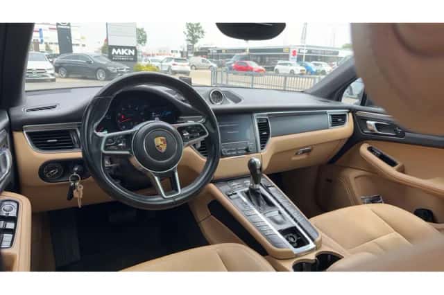 Porsche Macan (2017) thumbnail 3
