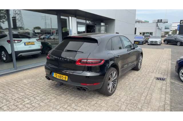 Porsche Macan (2017) thumbnail 4