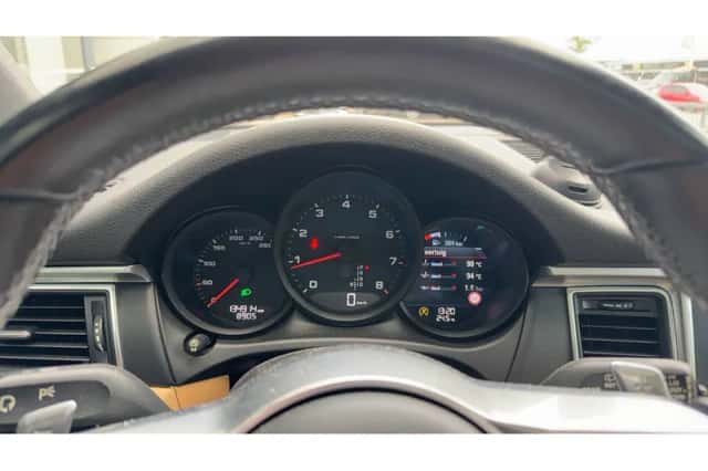 Porsche Macan (2017) thumbnail 5