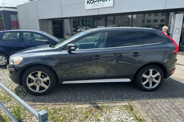 Volvo XC60 (2012) thumbnail 3