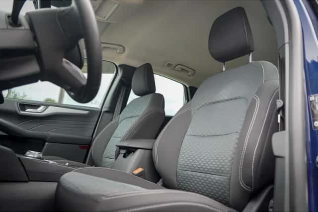 Ford Kuga (2022) thumbnail 2