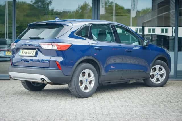 Ford Kuga (2022) thumbnail 4
