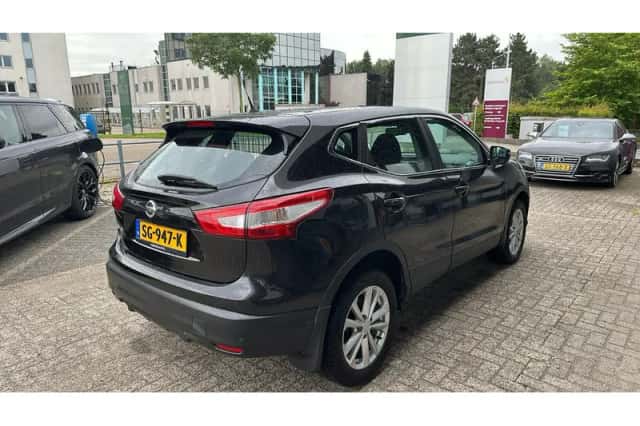 Nissan Qashqai (2017) thumbnail 5