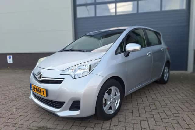 Toyota Verso (2013) thumbnail 1
