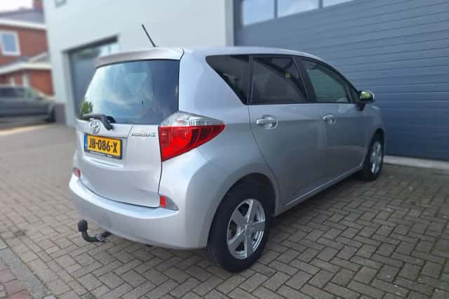 Toyota Verso (2013) thumbnail 3
