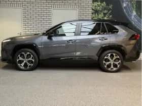 Toyota RAV4 (2022) thumbnail 2