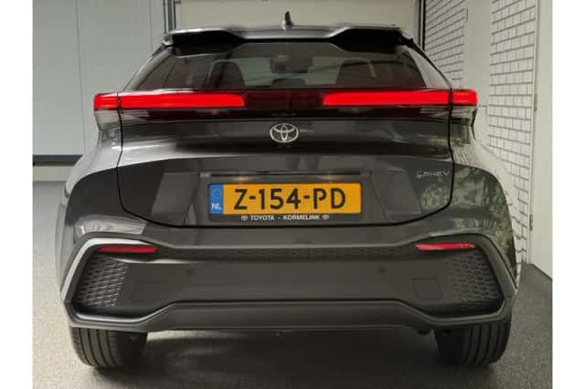 Toyota C-HR (2024) thumbnail 4