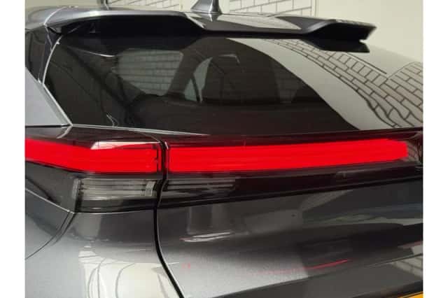 Toyota C-HR (2024) thumbnail 6