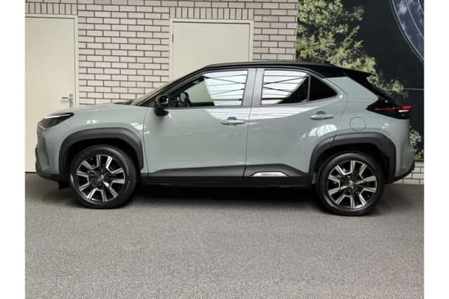 Toyota Yaris Cross (2024) thumbnail 2