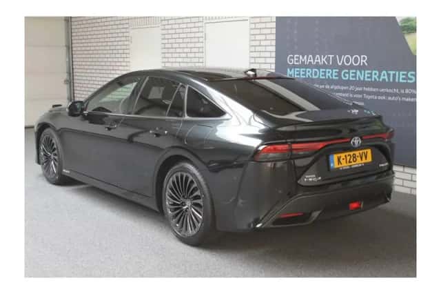 Toyota Mirai (2021) thumbnail 4