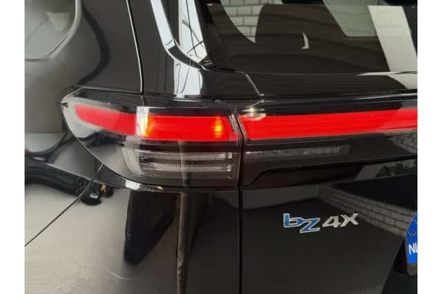 Toyota bZ4X (2026) thumbnail 6