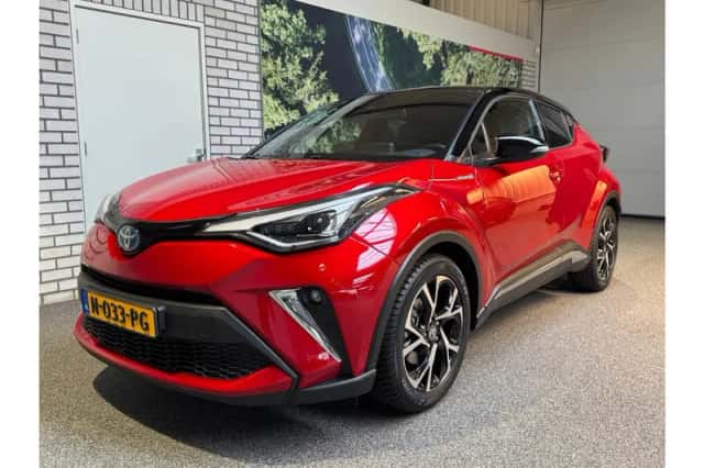 Toyota C-HR (2021) thumbnail 2