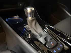 Toyota C-HR (2021) thumbnail 24
