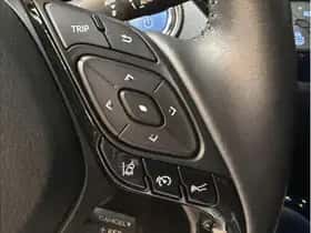 Toyota C-HR (2021) thumbnail 32