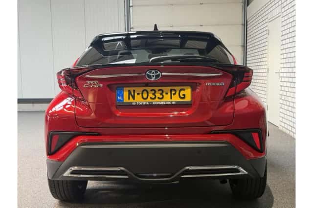 Toyota C-HR (2021) thumbnail 6