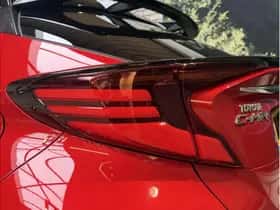 Toyota C-HR (2021) thumbnail 8