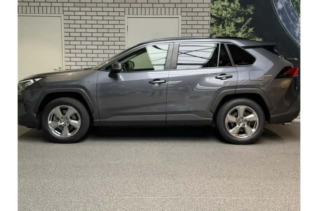 Toyota RAV4 (2020) thumbnail 2