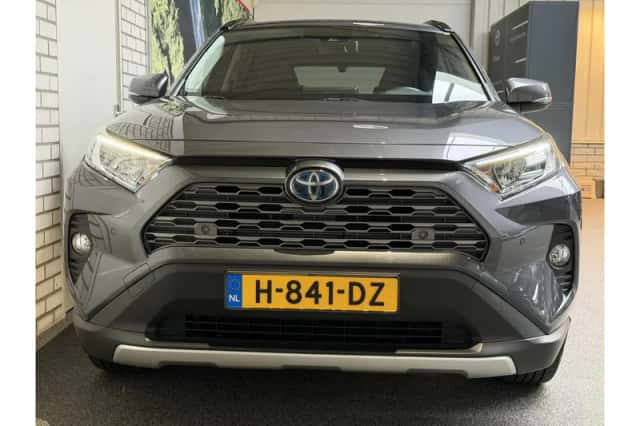Toyota RAV4 (2020) thumbnail 3