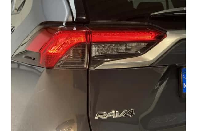 Toyota RAV4 (2020) thumbnail 6
