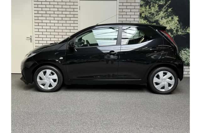 Toyota Aygo (2018) thumbnail 2