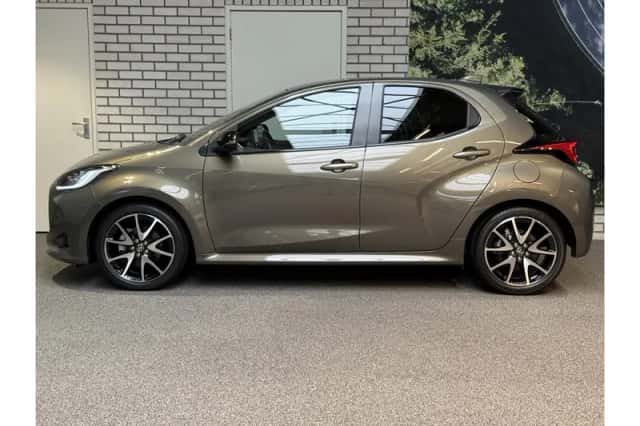Toyota Yaris (2022) thumbnail 2