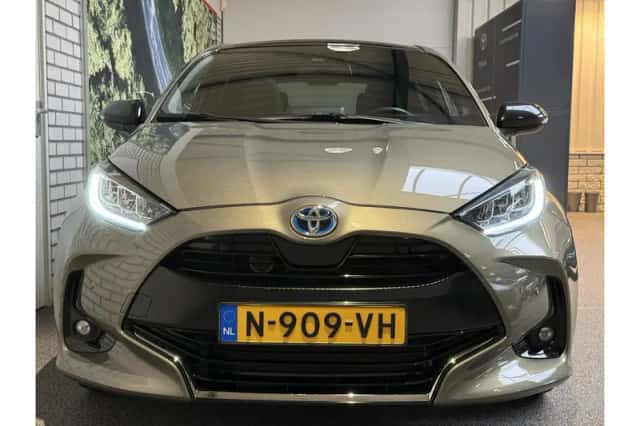 Toyota Yaris (2022) thumbnail 3