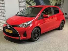 Toyota Yaris (2016) thumbnail 2