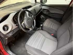 Toyota Yaris (2016) thumbnail 11