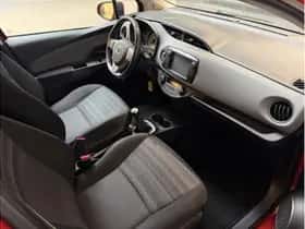 Toyota Yaris (2016) thumbnail 14