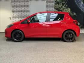 Toyota Yaris (2016) thumbnail 3