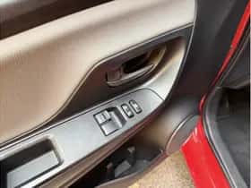 Toyota Yaris (2016) thumbnail 31