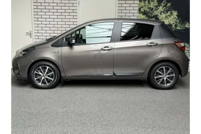 Toyota Yaris (2019) thumbnail 2