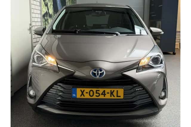 Toyota Yaris (2019) thumbnail 3