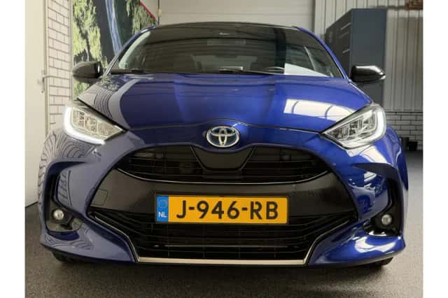 Toyota Yaris (2020) thumbnail 3