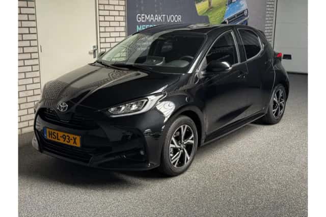 Toyota Yaris (2025) thumbnail 2