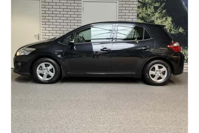 Toyota Auris (2012) thumbnail 2
