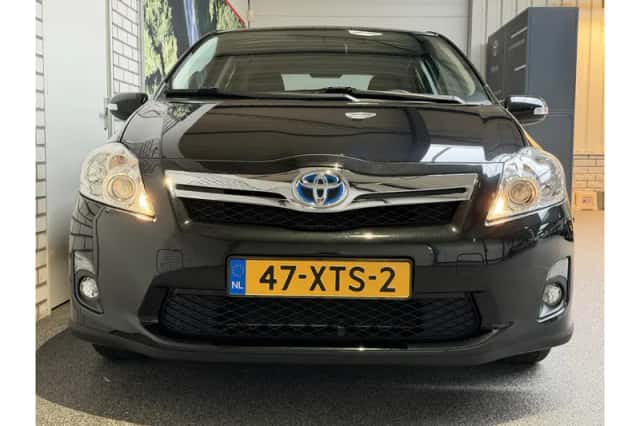 Toyota Auris (2012) thumbnail 4