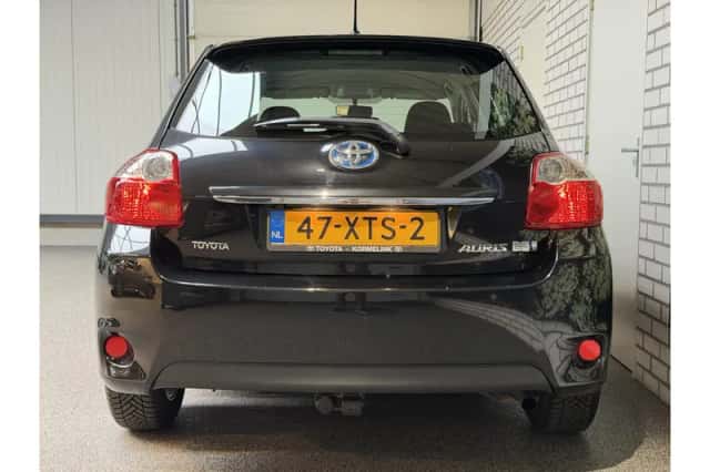 Toyota Auris (2012) thumbnail 5