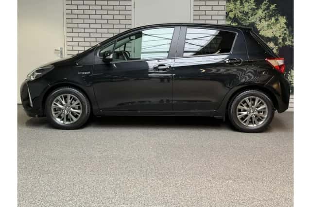 Toyota Yaris (2019) thumbnail 2