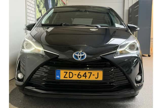 Toyota Yaris (2019) thumbnail 3