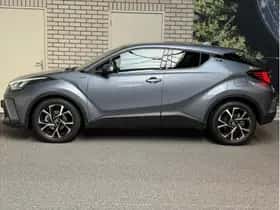 Toyota C-HR (2020) thumbnail 2
