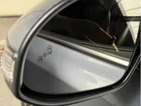 Toyota C-HR (2020) thumbnail 9
