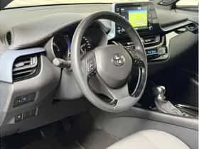 Toyota C-HR (2020) thumbnail 10