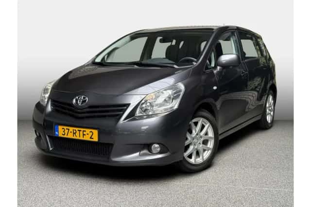Toyota Verso (2011) thumbnail 1