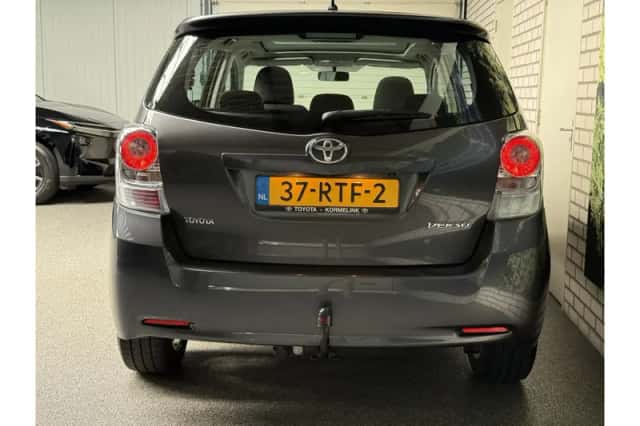 Toyota Verso (2011) thumbnail 4