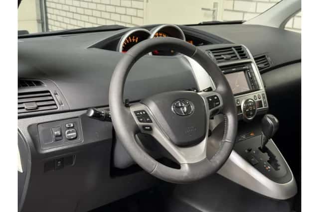Toyota Verso (2011) thumbnail 5